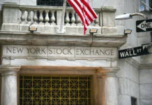 Dow, S&P, Nasdaq Rise on Strong Earnings, Rate Hopes