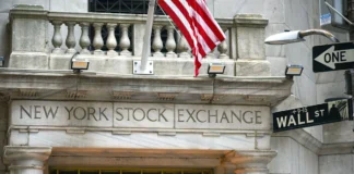 Dow, S&P, Nasdaq Rise on Strong Earnings, Rate Hopes