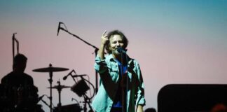 Iconic ’90s Rock Star to Make Special Appearance During 2026 Tour