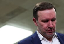 Sen. Murphy Faces Backlash Over Post Suggesting Support for Iran’s Blockade Evasion